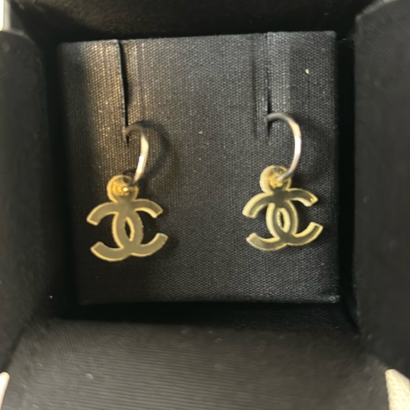 EUC Chanel Earrings - Picture 1 of 6